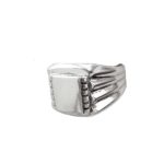 Signet ring men sunbeam engraving